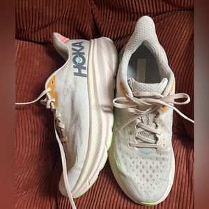 HOKA Clifton 9 running shoes 9.5